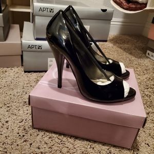 Size 7 Delicious black patent leather heels